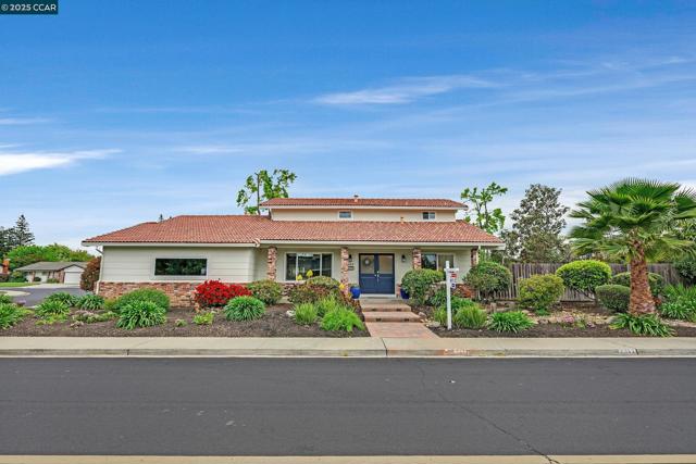2043 Gill Port Ln, Walnut Creek CA: https://media.crmls.org/mediaz/ae0c37c7-9440-4388-a32b-5e03e4d06cf1.jpg