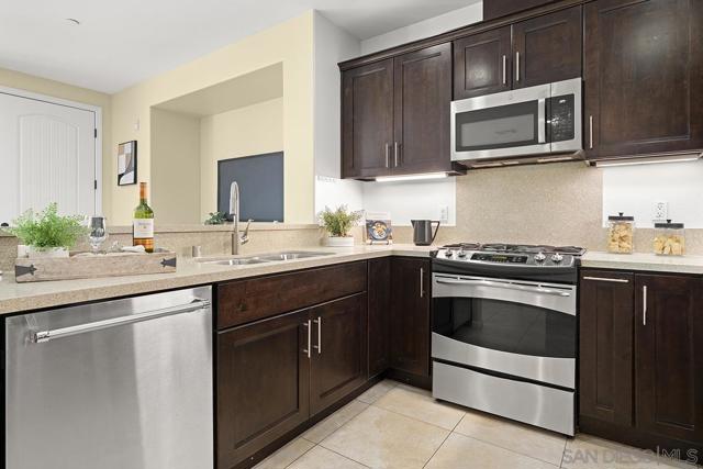 10689 New Grove Trail, San Diego CA: https://media.crmls.org/mediaz/ae0c737c-c55b-4e27-b365-ef550972c363.jpg