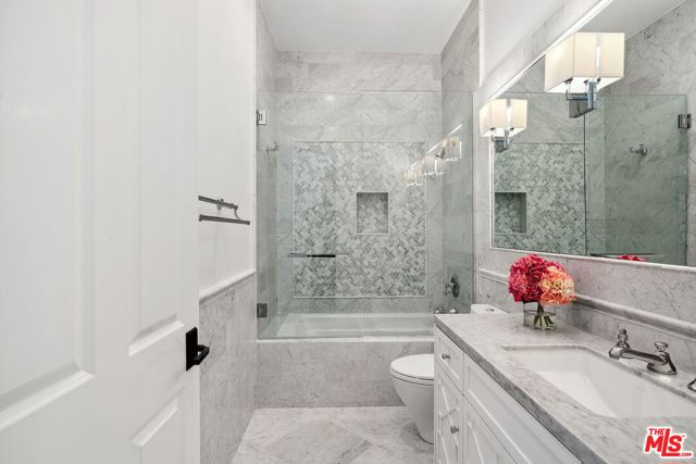 1600 Clear View Drive,  CA: https://media.crmls.org/mediaz/ae0c7a2f-576d-43db-95b1-f939ad76e93b.jpg