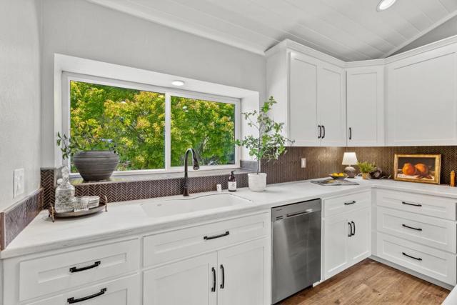 406 Belle Monti Court, Aptos CA: https://media.crmls.org/mediaz/ae0d3cca-e61f-43ad-8351-01e2e95fe061.jpg