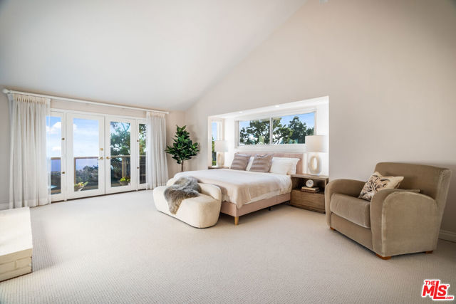 23255 W Paloma Blanca Drive, Malibu CA: https://media.crmls.org/mediaz/ae0d57fe-9b81-4144-92e0-3c16327e6e8c.jpg