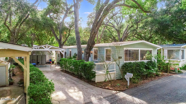 90 Sherwood Drive, Westlake Village CA: https://media.crmls.org/mediaz/ae0dc137-1af9-4e63-ab3e-a70057c6e090.jpg