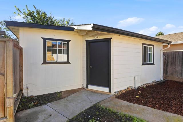 1361 Hillcrest Road, Hollister CA: https://media.crmls.org/mediaz/ae0e0734-4f7f-491d-8aad-56c0a0e9fd01.jpg