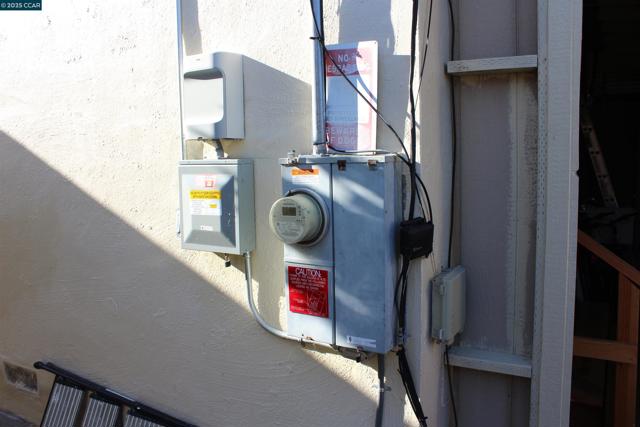 2956 Mckenzie Dr, Richmond CA: https://media.crmls.org/mediaz/ae0e3074-4971-46c4-ae84-e65a344080cf.jpg