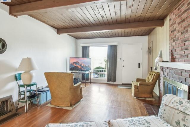 19136 Mayberry Dr, Castro Valley CA: https://media.crmls.org/mediaz/ae0e61f7-de28-4108-b0ce-3135754f4c41.jpg