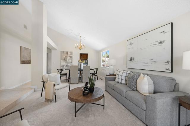 5040 Murchio Dr, Concord CA: https://media.crmls.org/mediaz/ae0edce1-8cff-4c6c-b7eb-81ee514d8068.jpg