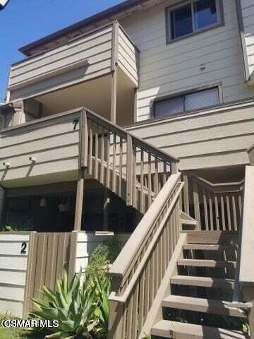 128 Maegan Place, Thousand Oaks CA: https://media.crmls.org/mediaz/ae0f2bb8-7b32-40dc-813c-8bcbc9b72907.jpg