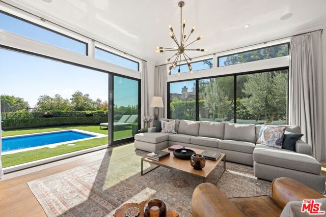 1640 N Kings Road, Los Angeles CA: https://media.crmls.org/mediaz/ae108804-3e7f-4a94-b662-27b7a6f42266.jpg