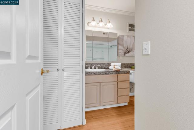 1200 Canyonwood Ct, Walnut Creek CA: https://media.crmls.org/mediaz/ae1110de-d401-409b-9619-b03c56041fc9.jpg