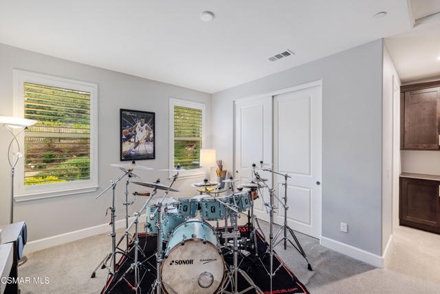 6923 Ridgemark Court, Moorpark CA: https://media.crmls.org/mediaz/ae115b1d-42fc-4db9-bca5-063b73857d8d.jpg