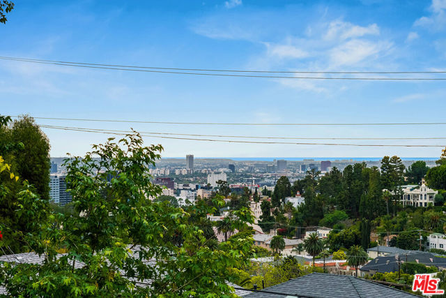 2620 Rutherford Drive, Los Angeles CA: https://media.crmls.org/mediaz/ae11bef5-4290-4a40-9946-e98653b98837.jpg