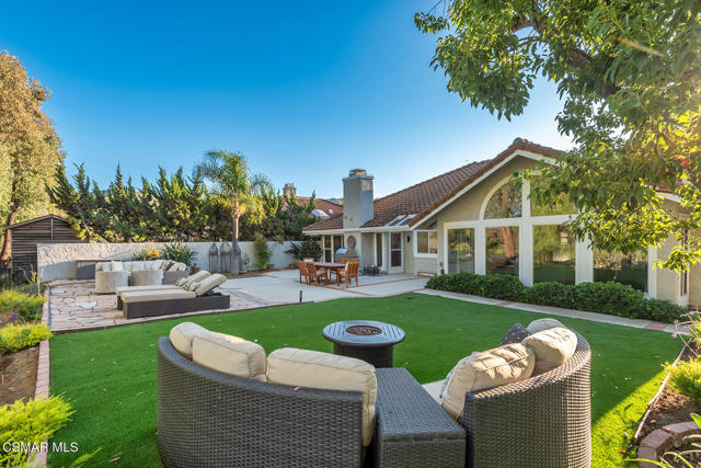 362 Cherry Hills Court, Thousand Oaks CA: https://media.crmls.org/mediaz/ae11ee5b-67b8-45fb-971e-7af646267f08.jpg