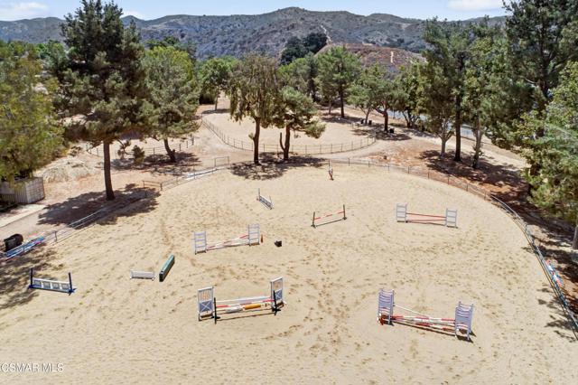 952 Carefree Drive, Simi Valley CA: https://media.crmls.org/mediaz/ae1200a7-a18d-4dea-aedc-4b3c8e26d4dc.jpg