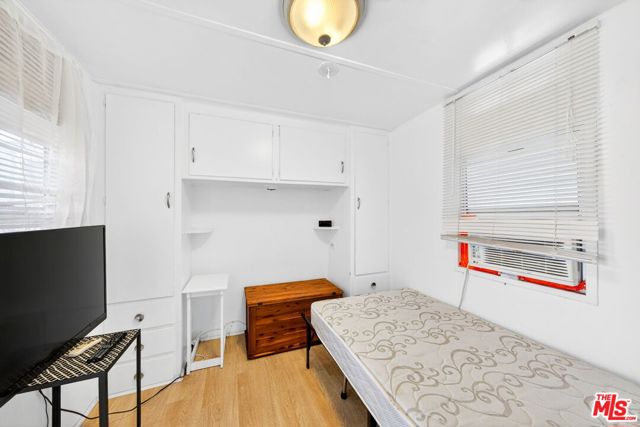 11250 Playa Street, Culver City CA: https://media.crmls.org/mediaz/ae122019-f8ae-483a-87c4-83ea08f8a491.jpg