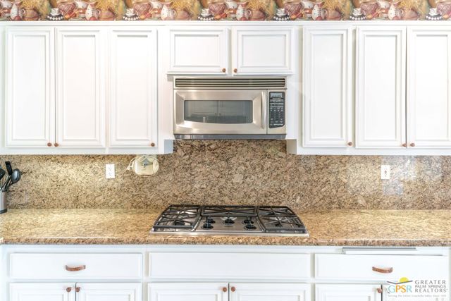 Image 12 of 52 For 77553 Carinda Court