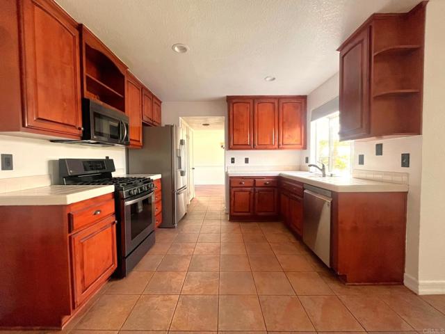 Detail Gallery Image 10 of 35 For 1446 Westmore Pl, Oceanside,  CA 92056 - 4 Beds | 3/1 Baths