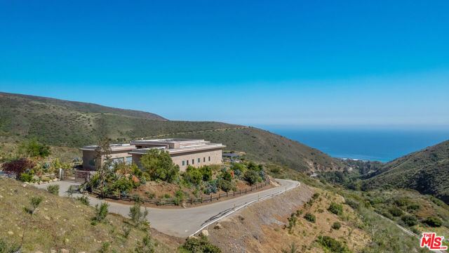 10715 Yerba Buena Road, Malibu CA: https://media.crmls.org/mediaz/ae129a79-0087-4821-a60f-1423ab02ba91.jpg