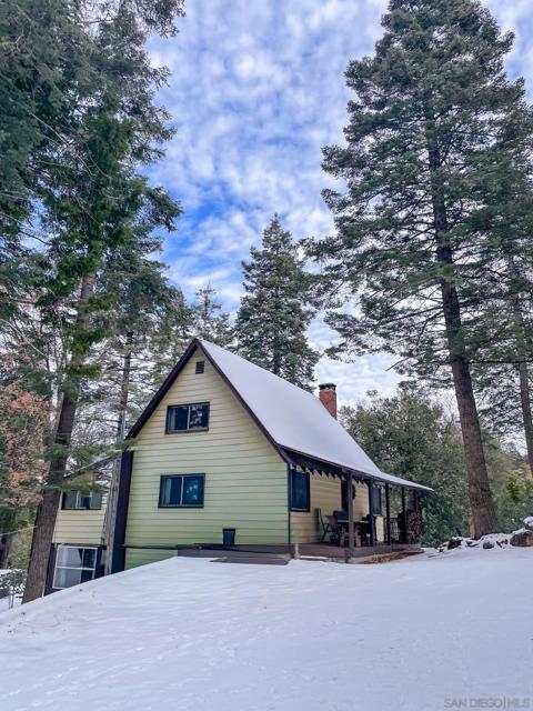 33613 Bailey Meadows Road, Palomar Mountain CA: https://media.crmls.org/mediaz/ae12aef7-685e-42df-8124-9bc77b30680b.jpg