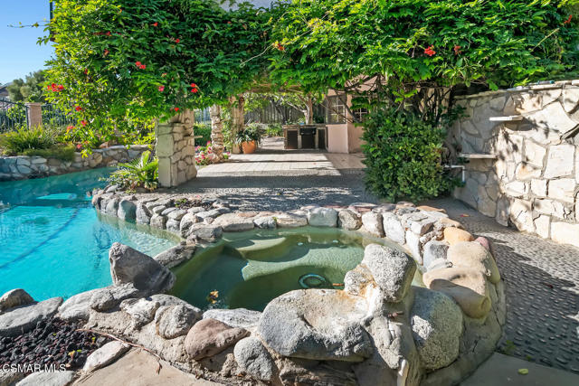 379 Greenway Avenue, Newbury Park CA: https://media.crmls.org/mediaz/ae12b9f4-91dd-4dd9-9054-6c5907e00a03.jpg