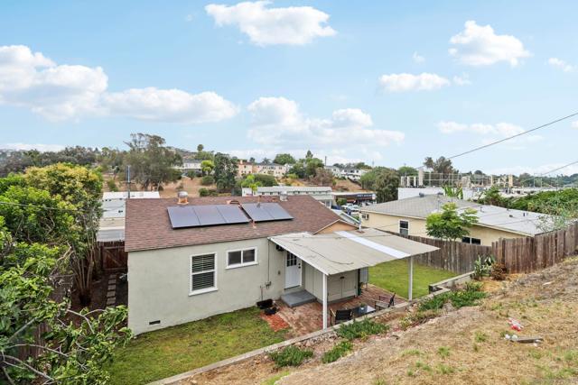 7282 University Ave, La Mesa CA: https://media.crmls.org/mediaz/ae12c4dd-1113-432a-b1b3-f632c89d2215.jpg