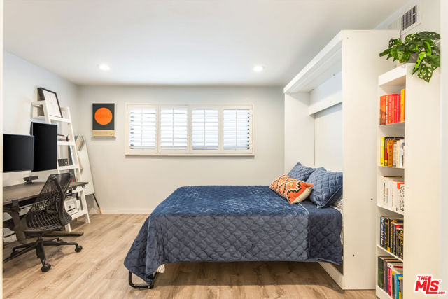 11828 Goshen Avenue, Los Angeles CA: https://media.crmls.org/mediaz/ae12e0bf-2c33-459a-8721-63d808b6ae29.jpg