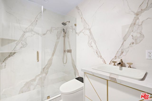 1727 Stone Canyon Road, Los Angeles CA: https://media.crmls.org/mediaz/ae12f731-bebe-4be5-ad50-784502bec9cd.jpg