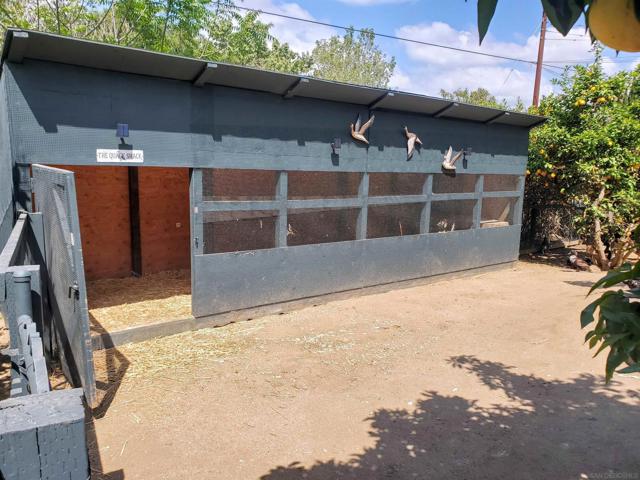 4716 S Mission Rd, Fallbrook CA: https://media.crmls.org/mediaz/ae1368c6-e99c-4d60-88c3-5f37235aae3e.jpg