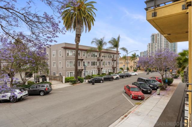889 Date St, San Diego CA: https://media.crmls.org/mediaz/ae14469b-24da-46ad-bb1a-35cf6aa89837.jpg