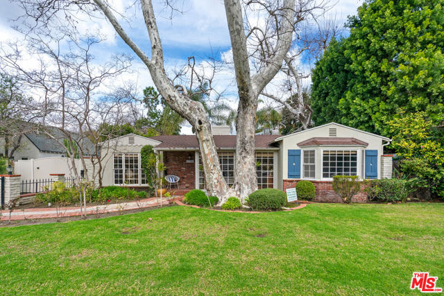 11945 Addison Street photo 2
