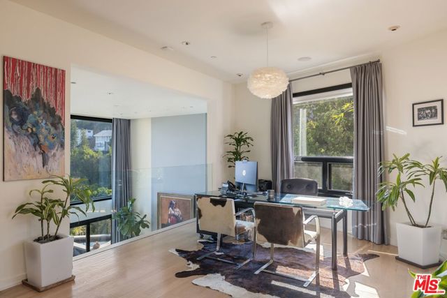 1573 Sunset Plaza Drive, Los Angeles CA: https://media.crmls.org/mediaz/ae157eb8-7dc4-4a69-9e33-556703d978eb.jpg