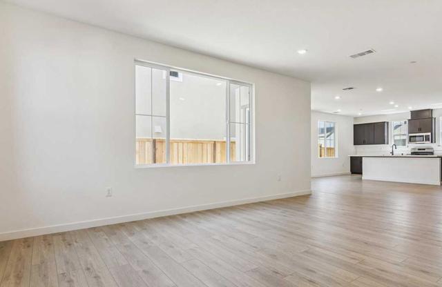 2524 Big Sky Drive, Fairfield CA: https://media.crmls.org/mediaz/ae1605d6-55ac-4466-838a-0a46018974d8.jpg