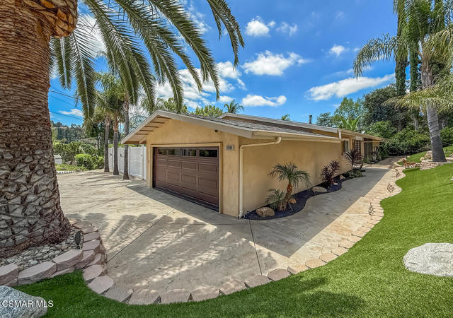 23225 Cass Avenue, Woodland Hills CA: https://media.crmls.org/mediaz/ae16fe0b-c548-4c13-9f00-e2a3dfc4a674.jpg