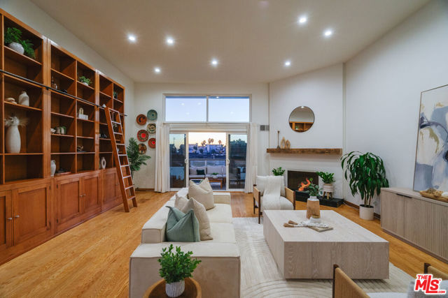 3950 Via Dolce, Marina del Rey CA: https://media.crmls.org/mediaz/ae17d10d-63cc-47fe-87a1-e3f149965b9d.jpg