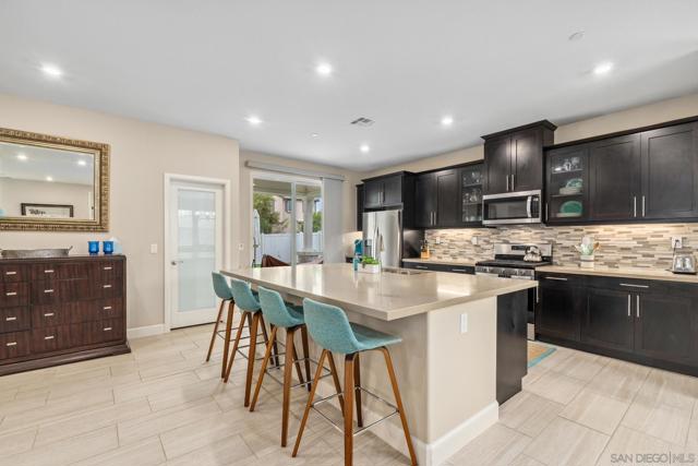 27661 Heritage Ln, Valley Center CA: https://media.crmls.org/mediaz/ae17eff9-6f7c-4407-a439-987616140af5.jpg