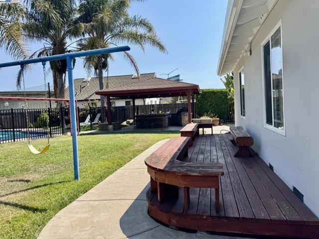 4955 Swindon Pl, Newark CA: https://media.crmls.org/mediaz/ae182b1e-92ef-4a49-987b-e67e42a02816.jpg