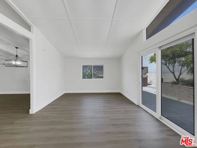 13108 Fellows Avenue, Sylmar CA: https://media.crmls.org/mediaz/ae18b906-4857-451b-b659-a7c133fac2de.jpg