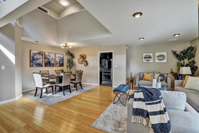 30 San Vicente Ct, Danville CA: https://media.crmls.org/mediaz/ae196c73-0df8-4ca7-b279-d56d2722e9c4.jpg