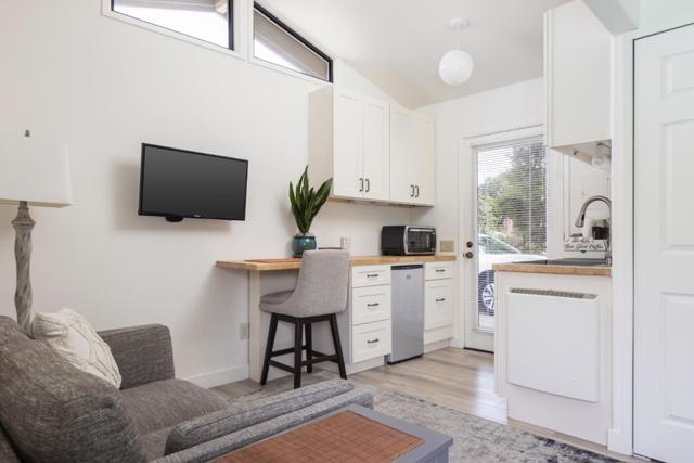 301 Euclid Avenue, Monterey CA: https://media.crmls.org/mediaz/ae19c870-3833-4701-b97f-30d6008d80d1.jpg