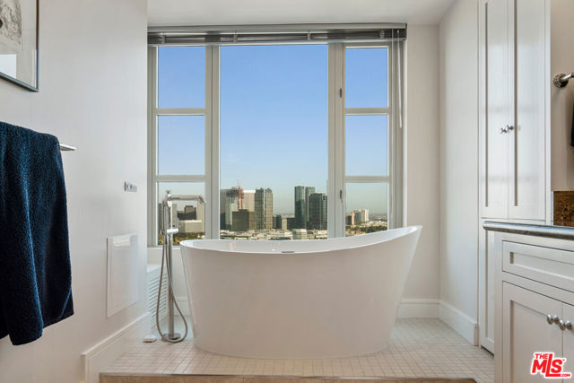 10580 Wilshire Boulevard, Los Angeles CA: https://media.crmls.org/mediaz/ae1a0634-3ff3-4eed-978c-bc1325883e37.jpg