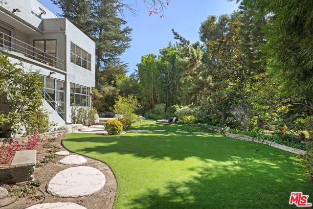 2477 Canyon Oak Drive, Los Angeles CA: https://media.crmls.org/mediaz/ae1a4a51-00cf-4004-a2e7-194b69bcccea.jpg