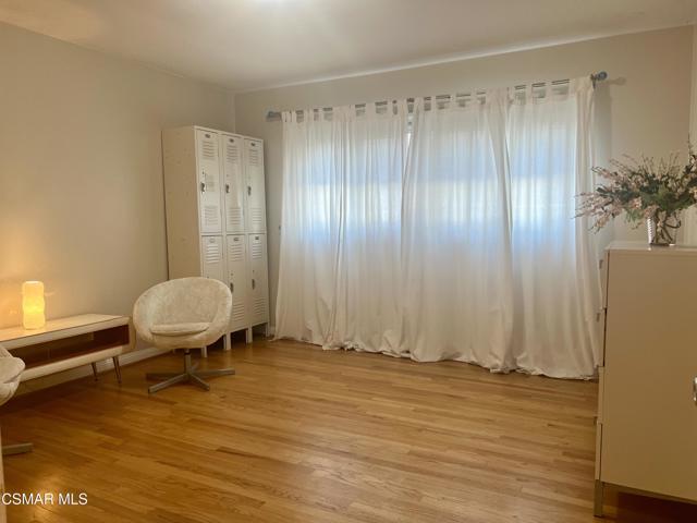 1542 Riverside Drive, Glendale CA: https://media.crmls.org/mediaz/ae1a7c55-08af-44b9-9734-430796c0dc62.jpg