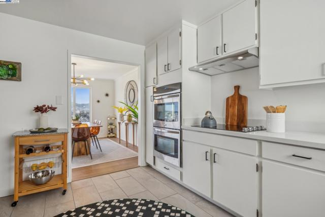 471 JOOST AVENUE, San Francisco CA: https://media.crmls.org/mediaz/ae1ac74a-f186-44a5-b988-d73331334ca7.jpg