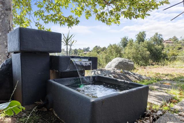 27615 Alps Ln, Escondido CA: https://media.crmls.org/mediaz/ae1b1bc1-2ae5-4afa-90ce-41e718ed6428.jpg