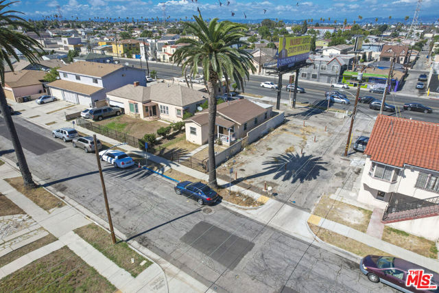 1026 W Century Boulevard, Los Angeles CA: https://media.crmls.org/mediaz/ae1b388c-7cf4-4d70-8627-e0c5133730be.jpg