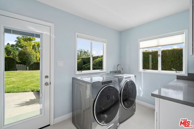 2332 Nottingham Avenue, Los Angeles CA: https://media.crmls.org/mediaz/ae1ba65a-8926-4ac6-babd-e5e6e61e069a.jpg