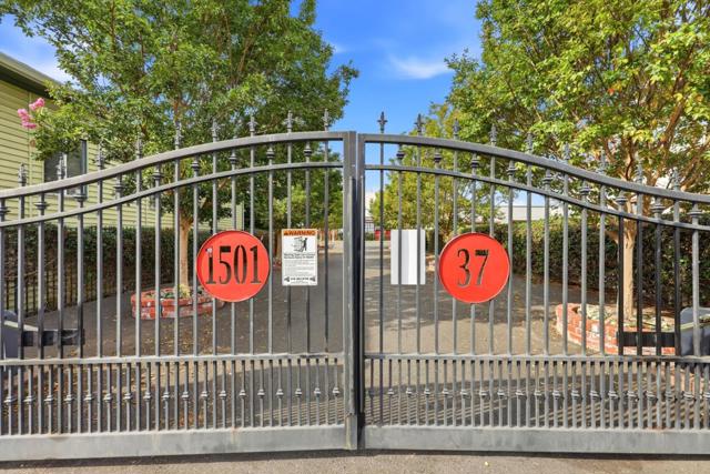 1501 37th Avenue, Oakland CA: https://media.crmls.org/mediaz/ae1bad49-7830-479a-8ea2-cf57ec886d69.jpg