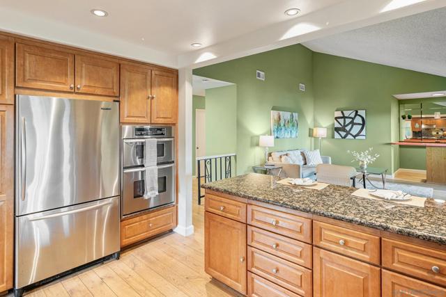 7945 Shadow Hill Dr, La Mesa CA: https://media.crmls.org/mediaz/ae1beae2-923c-4176-a8fc-173ce75a7ac4.jpg