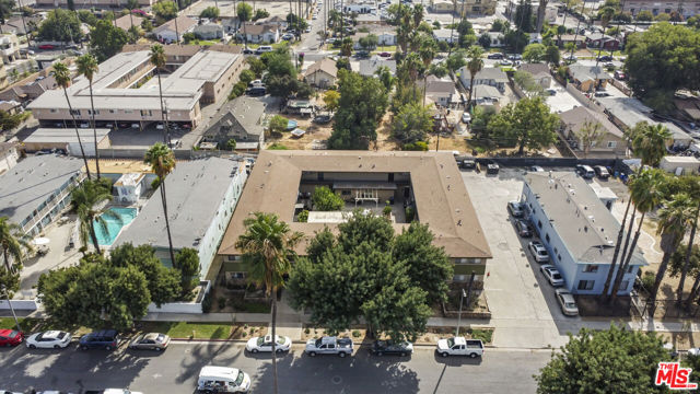 1806 Loma Vista Street, Riverside CA: https://media.crmls.org/mediaz/ae1c0ff3-e663-437e-b0d3-71c66a654f9e.jpg