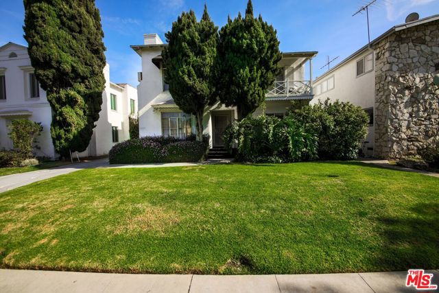 224 S Gale Drive, Beverly Hills CA: https://media.crmls.org/mediaz/ae1c1029-6094-4da1-be35-9714431975cd.jpg