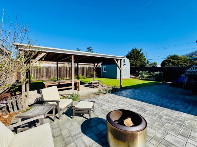 1639 Cypress Avenue, San Mateo CA: https://media.crmls.org/mediaz/ae1c6734-4948-411b-b25f-5d67bbbefcff.jpg